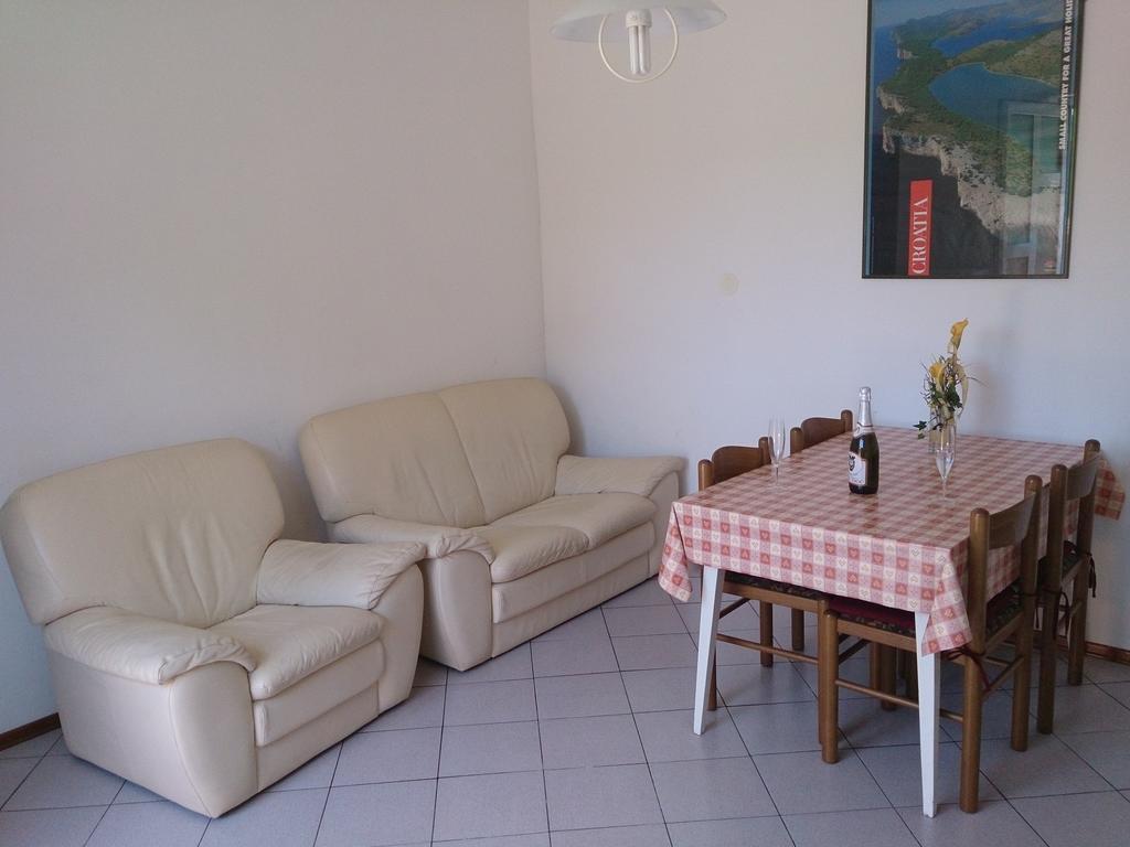 Apartments Valentino Supetarska Draga Cameră foto